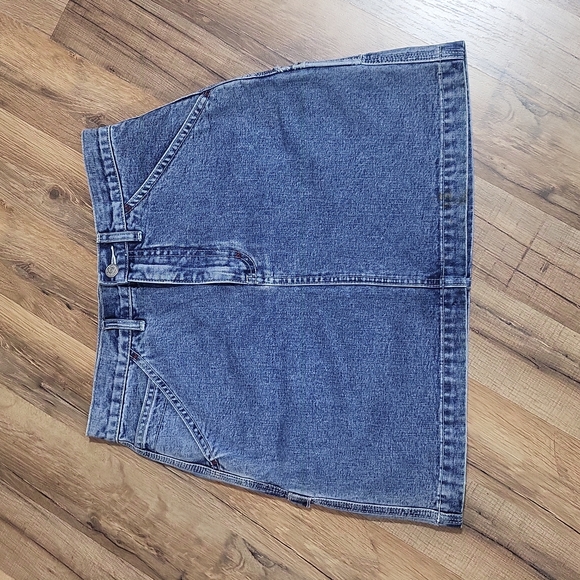 LIMITED JEANS USA DG (D&G) Mini Jean Skirt with Carpenter Loop - Picture 3 of 16